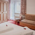 Aparthotel Garni Bergsonne 3*